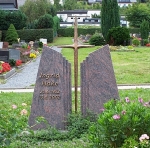 D-2-teilig mit Bronzekreuztion 305.jpg